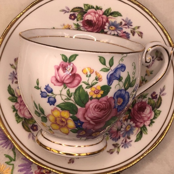 Aynsley D1356 Bone China Teacup and Saucer Garden Gate - Picture 3 of 7